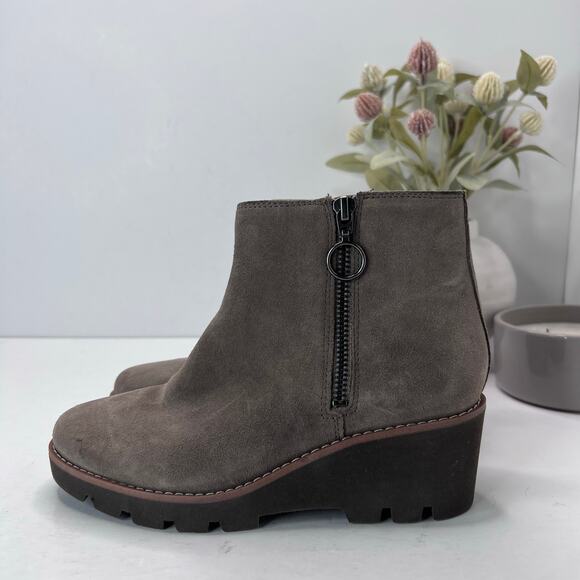 Vionic Hazal Wedge Suede Side Zip Ankle Boots Stone Women's 5 NWOB - Picture 3 of 9